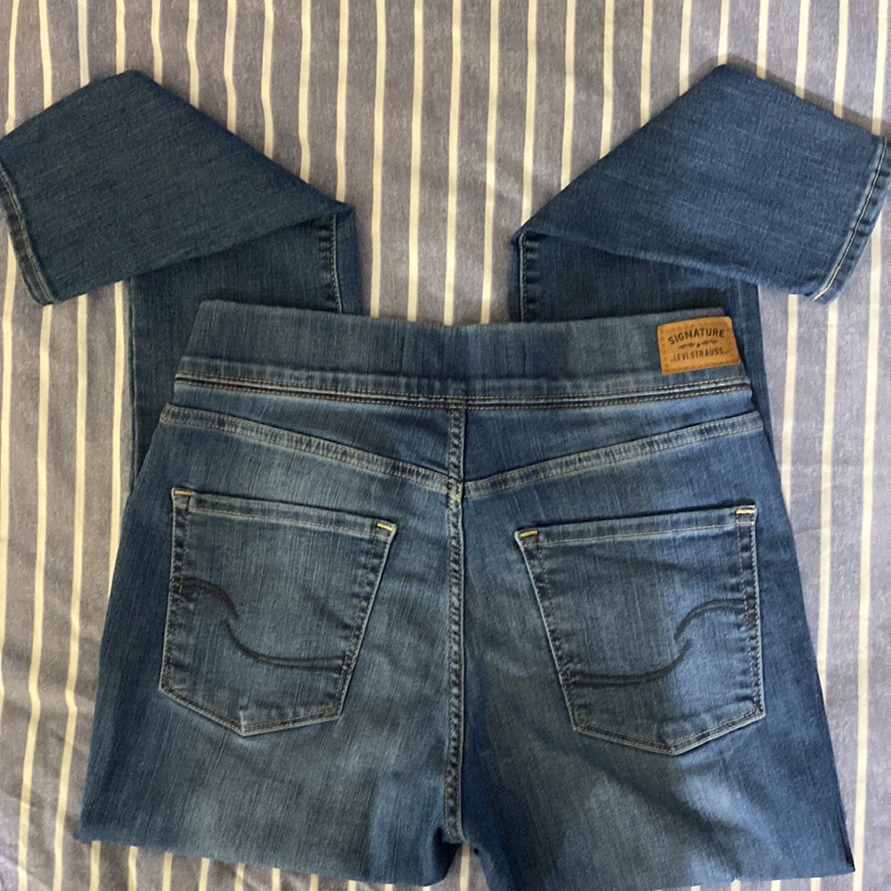 Levi Strauss, size 6 Signature shaping pull~on super skinny